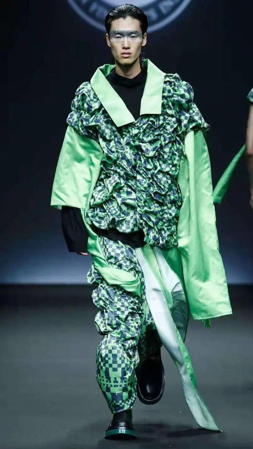 2021大學(xué)生時(shí)裝周首日發(fā)布 五校聯(lián)展，青春創(chuàng)意點(diǎn)亮設(shè)計(jì)未來(lái)